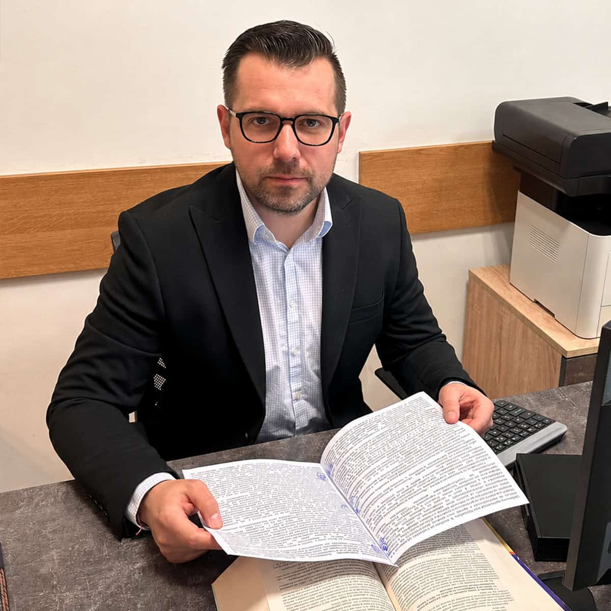 Никола Благоев - адвокат от Софийска адвокатска колегия, специалист по търговско и банково право